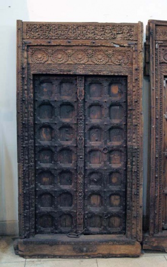 Индийская антикварная дверь