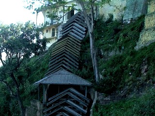 02-staircase-down-1-320x240.jpg