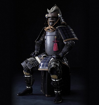 Доспех клана Сатакэ с гербом Гэндзи-мон. XVIII в.